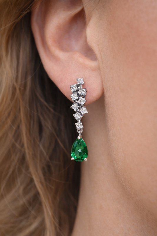 orecchini con smeraldi a goccia