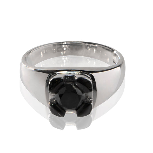 Anello solitario da uomo diamante nero, anello uomo oro bianco 18 kt con diamante, gioielli di lusso artigianali da uomo, alta gioielleria italiana, anello esclusivo Raffaele Conte, Collezione Conte Creative gioielli maschili.