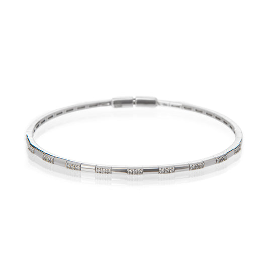 Bracciale rigido oro bianco con diamanti, bracciale con chiusura a calamita, gioielli di lusso artigianali, alta gioielleria italiana, Collezione Conte Creative gioielli esclusivi, bracciale elegante con diamanti F color VS.