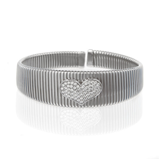 Bracciale Tubogas oro bianco con diamanti, bracciale cuore pavé diamanti F color VS, alta gioielleria italiana, gioielli di lusso artigianali, Collezione Conte Creative gioielli esclusivi, bracciale elegante con cuore di diamanti.