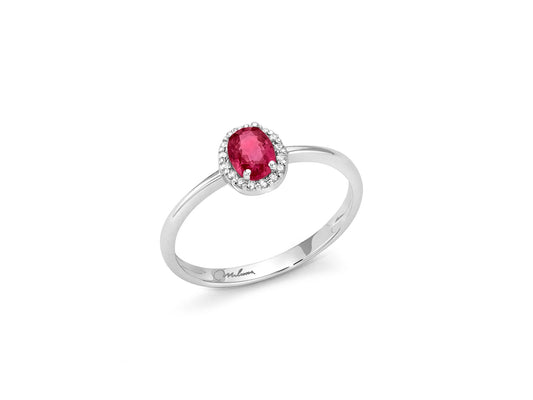 Miluna | Anello con Rubino Ovale e Contorno di Diamanti in Oro Bianco