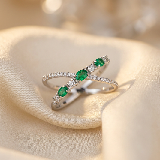 Anello a Incrocio in Oro Bianco 18 kt con Smeraldi e Diamanti