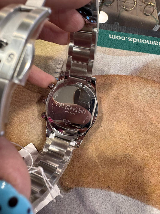 Calvin Klein K8S27146 | Cronografo Swiss Made in acciaio con quadrante chiaro