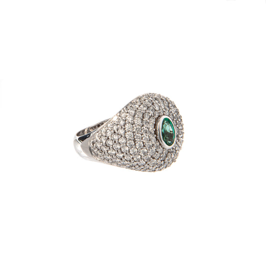 Anello chevalier diamanti e smeraldo, anello in oro bianco 18 kt con smeraldo, alta gioielleria italiana, gioielli di lusso artigianali, anello esclusivo Collezione Conte Creative, Raffaele Conte gioielli di design.