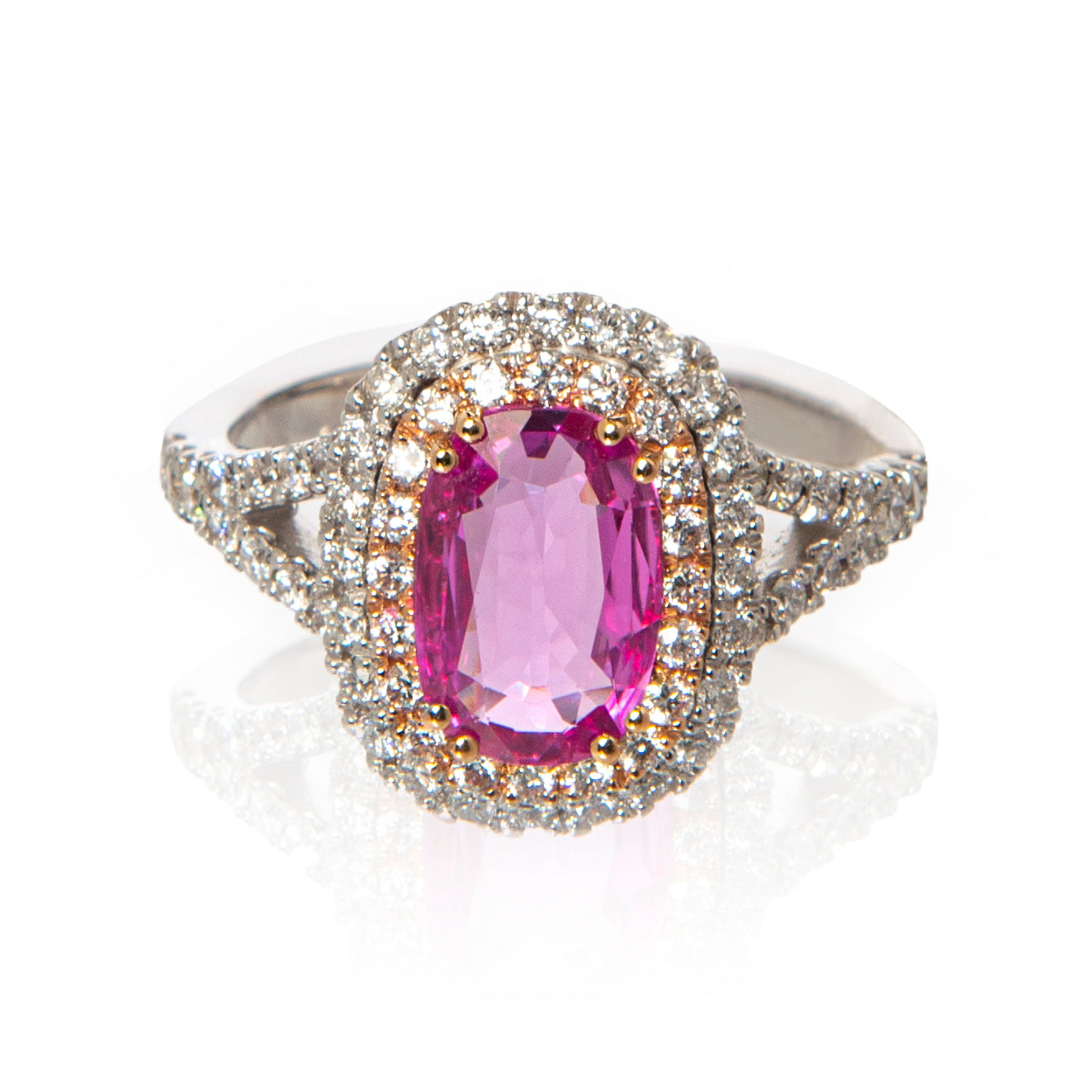 Anello zaffiro rosa e diamanti, anello in oro bianco e rosa 18 kt, gioielli di lusso artigianali, alta gioielleria italiana, anello esclusivo con zaffiro taglio cuscino, Collezione Conte Creative gioielli unici.