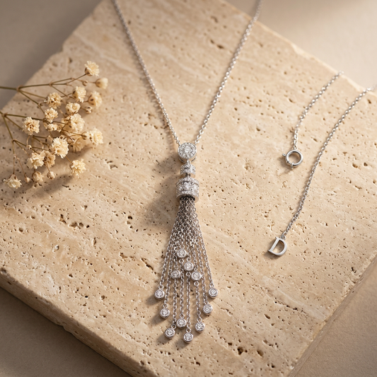 Collana Damiani in oro bianco 18 kt con nappina e diamanti