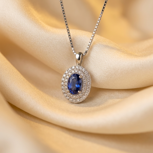 Collana in Oro Bianco 18 kt con Zaffiro Ovale e Diamanti