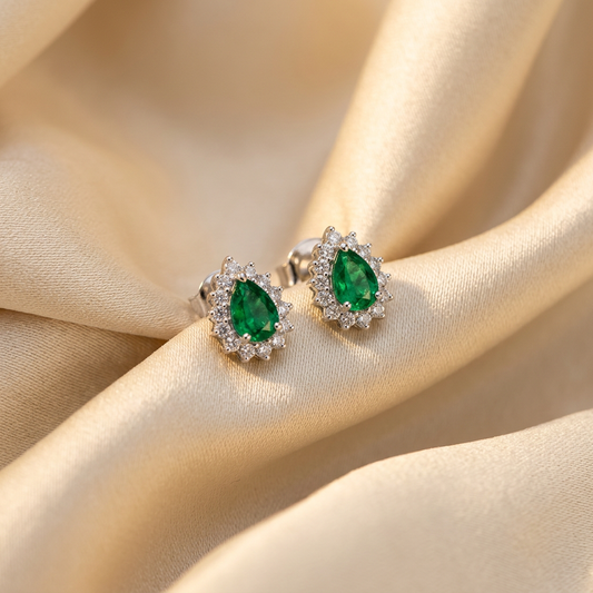 Orecchini in Oro Bianco 18 kt con Smeraldi a Goccia e Diamanti